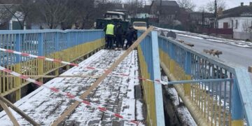 У центрі Тального ремонтують міст