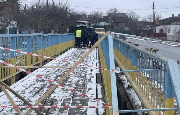У центрі Тального ремонтують міст