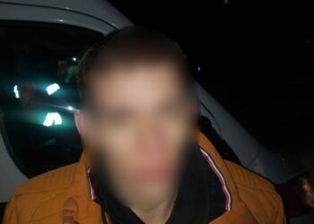 У Черкасах молодик стрибав по даху авто Tesla (ФОТО) — Новости Черкасс