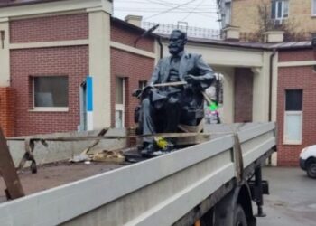 У Києві демонтували пам’ятник російському вченому Івану Павлову