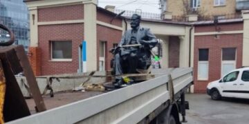 У Києві демонтували пам’ятник російському вченому Івану Павлову