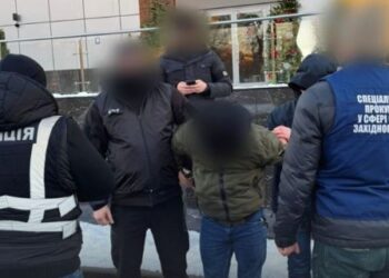 У Львові затримали чоловіка, який за 13 тисяч доларів організовував виїзд до Польщі