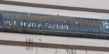 У Львові знайшли юнаків, які пошкодили табличку вулиці імені Ірини Фаріон