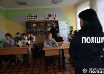 У Миколаєві поліцейські навчали підлітків безпечній поведінці в інтернеті » Миколаївський Оглядач