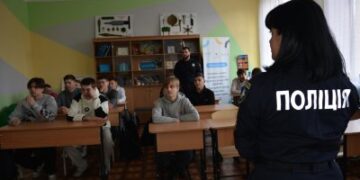 У Миколаєві поліцейські навчали підлітків безпечній поведінці в інтернеті » Миколаївський Оглядач