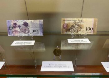 У Рівненському музеї представили виставку монет і банкнот майже з усього світу