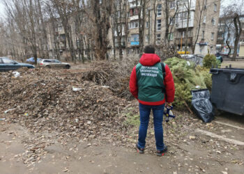 У Вознесенівському районі Запоріжжя біля перехрестя вулиць Патріотична та Паркова екоінспектори виявили звалище сміття | Новости Запорожья