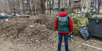 У Вознесенівському районі Запоріжжя біля перехрестя вулиць Патріотична та Паркова екоінспектори виявили звалище сміття | Новости Запорожья