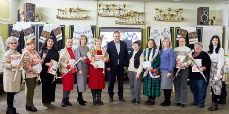 “Вчити мову престижно”: в Івано-Франківську завершився черговий випуск слухачів курсів з української