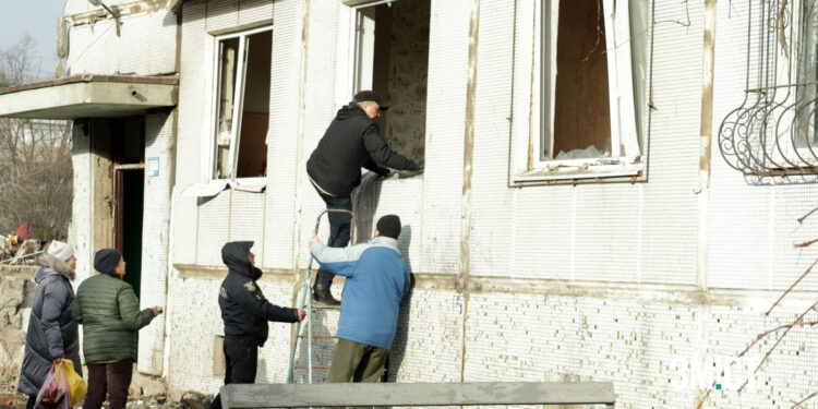 Вцілілі частини будинку, куди влучила ракета ФОТО – ПОЛТАВА СЬОГОДНІ