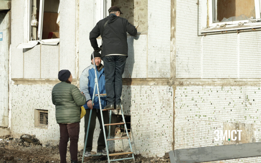 Спроби дістатися до своєї квартири попри заборону поліції