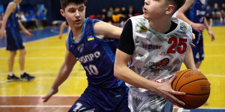 ВЮБЛ серед юнаків 2010 року: ЗОДЮСШ виграла домашній тур і очолила турнірну таблицю – Федерація баскетболу України