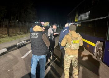 Водій із Черкащини за 7 тисяч доларів сховав в автобусі та намагався вивезти за кордон військовозобов’язаного