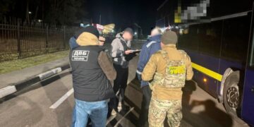 Водій із Черкащини за 7 тисяч доларів сховав в автобусі та намагався вивезти за кордон військовозобов’язаного