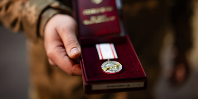 Запорізький медик сержант 23 ОМБ Ілля Кравченко отримав медаль За врятоване життя | Новости Запорожья