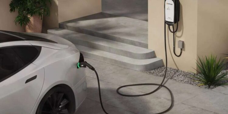 Зарядна станція для електромобіля: яку обрати для дому | |