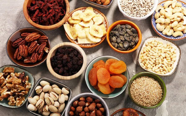 Здорові та ситні перекуси: прикарпатцям розповіли, що обрати між прийомами їжі