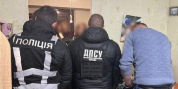 Жителька Львівщини за 1500 доларів допомагала чоловікам втекти за кордон