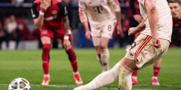 «Бавария» устроила погром «Байеру» в первом матче 1/8 финала Лиги чемпионов