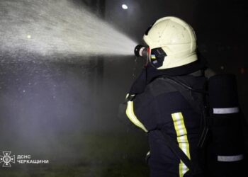 Черкаські рятувальники ліквідували наслідки ворожої атаки на одне із підприємств