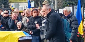 Директор одного з німецьких музеїв віддав останню шану під час прощання із воїном (ФОТО)