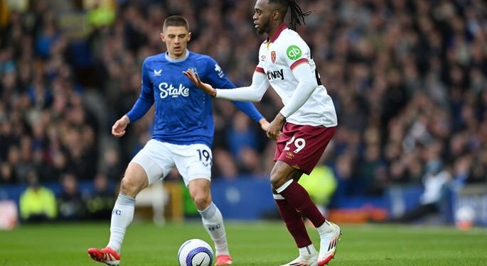 «Эвертон» с Миколенко на последних минутах вырвал ничью