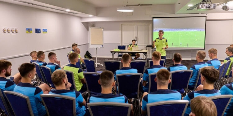 Футболісти дев’яти клубів УПЛ викликані до складу молодіжної збірної України