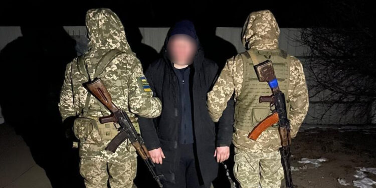 Хотів потрапити в ЄС, але загубився на дві доби в болотах Житомирщини: прикордонники врятували жителя Дніпропетровщини | Журнал Житомира