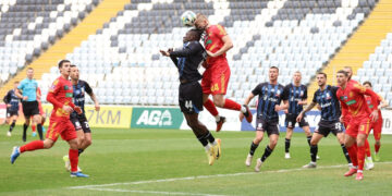 «Інгулець» здобув першу перемогу над «Чорноморцем» в УПЛ і збільшив безнічийну серію