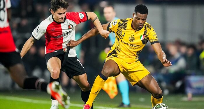 «Интер» и без реализованного пенальти выиграл у «Фейеноорда» в первом матче 1/8 финала Лиги чемпионов