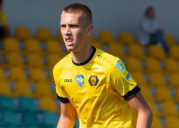 Клуб Другої ліги достроково розірвав контракт із хавбеком