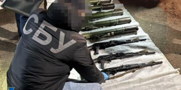 На Черкащині чоловік, який вже був судимий за поширення ворожої пропаганди, планував торгувати “трофейною” зброєю із фронтових районів