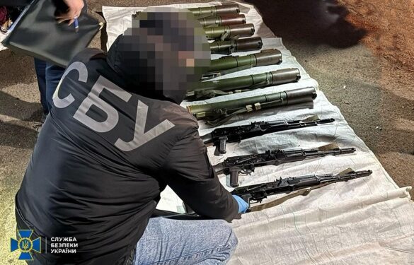 На Черкащині чоловік, який вже був судимий за поширення ворожої пропаганди, планував торгувати “трофейною” зброєю із фронтових районів