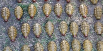 На Черкащині чоловік зберігав автомат, майже 1 500 набоїв і десятки гранат