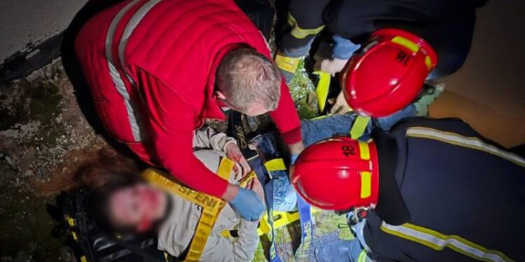 На Шепетівщині дівчина впала з даху третього поверху недіючої будівлі —Хмельнитчина