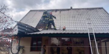 На Шепетівщині рятувальники ліквідовували дві пожежі у житлових будинках —Хмельнитчина