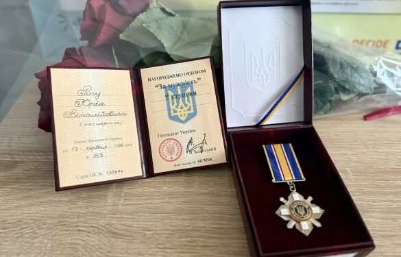 На Уманщині матері загиблого воїна вручили його орден