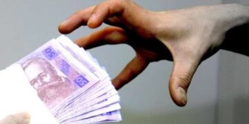 На Звенигородщині чоловік вирвав з рук гроші у літньої жінки, якій неодноразово допомагав