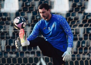 Неудачный трансфер Бущана. Кипер рискует остаться без зарплаты