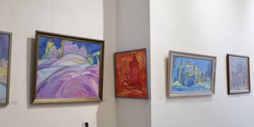 “Палаци. Храми”: в Івано-Франківську представили виставку митця Володимира Сандюка (ФОТО)