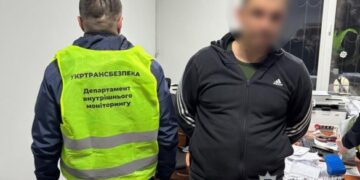 Перевізники сплачували від 2 до 12 тисяч: на корупційних схемах викрито старших інспекторів Укртрансбезпеки Черкаської та Одеської областей