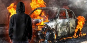 Підпалював автівки військових за гроші: у Миколаєві затримали одесита на гарячому :: Інтент :: Суспільно-політичне видання:: Регіональна мережа якісної журналістики