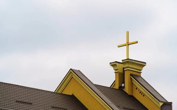 Понад 23% мешканців західних областей регулярно жертвують кошти на Церкву — опитування