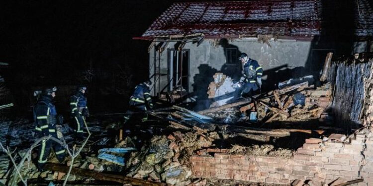 Пошкоджено 10 будинків, електротрансформатор, лінії електропередач: наслідки “шахедної” атаки —Хмельнитчина