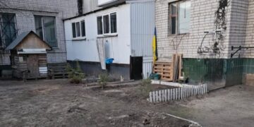 Правоохоронці встановили особу жінки, яка здійснила наругу над прапором у Смілі