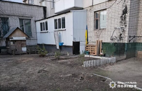 Правоохоронці встановили особу жінки, яка здійснила наругу над прапором у Смілі