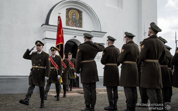 Президентська бригада освятила свій мотиваційний прапор на батьківщині Богдана Хмельницького в Суботові  — Новини Черкащіни
