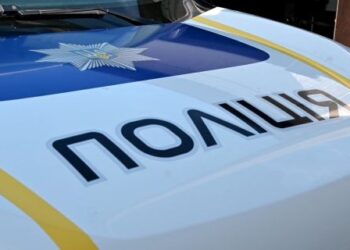 Сльозогінний газ та штовханина: у Києві поліція затримала чоловіка у розшуку