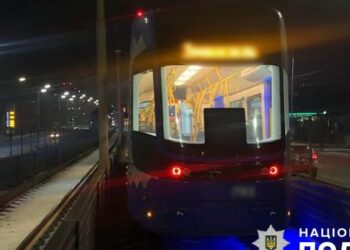 Смертельна ДТП у Києві: трамвай збив чоловіка