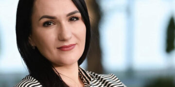 “Суспільство не сприймає, що ми можемо бути яскравими”: інтерв’ю з дружиною полеглого воїна та керівницею “Ветеран PRO” Любов’ю Василів